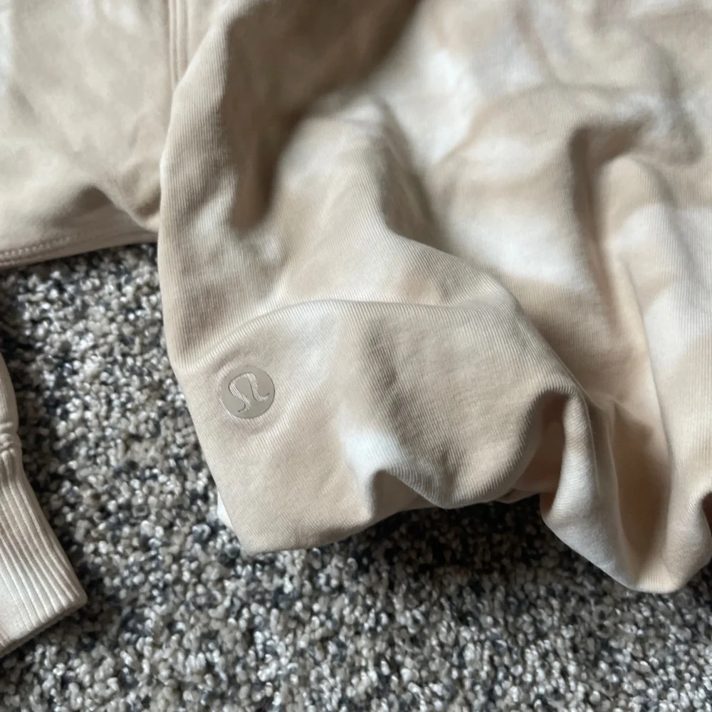 Lululemon LA All Yours Bubble Hem Hoodie - Picture 6 of 9